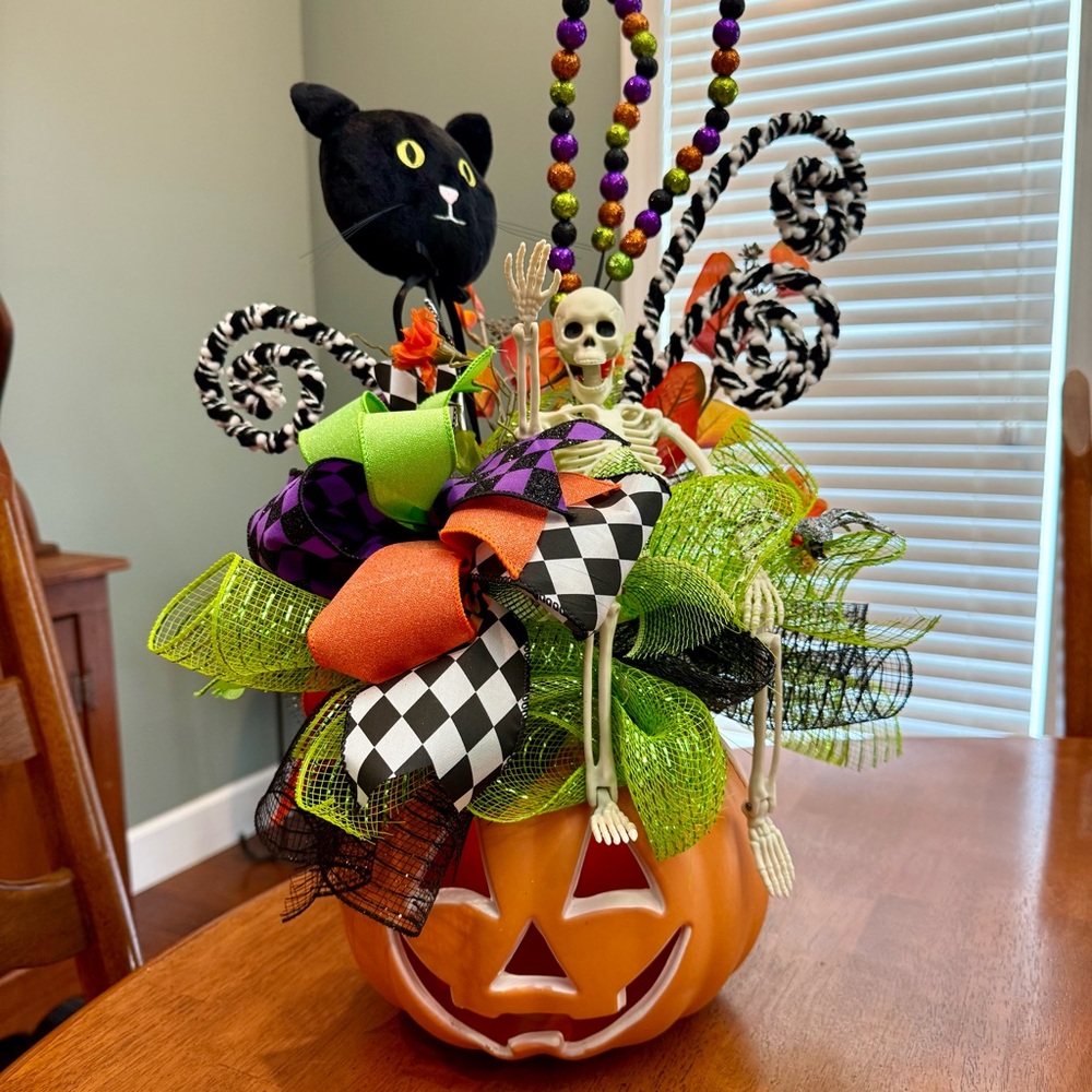 🎃 Lighted Jack-o’-lantern Skeleton Arrangement